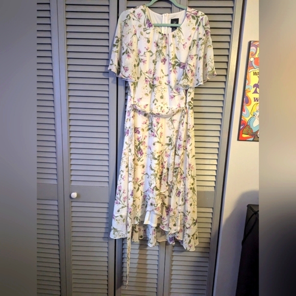 White Floral Dress - Picture 1 of 3